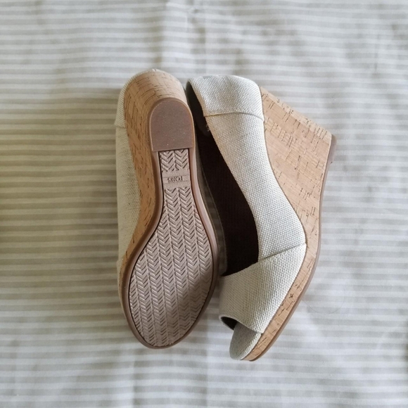 Toms brand wedge heels size 7.5 - Picture 2 of 4